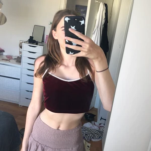 Linne - Pyjamas linne från shein. Tillhörande short säljer jag oxå lite längre ner. Har använt, men inga tecken på användning. Frakt tillkommer på 14kr