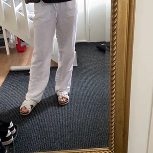 Vita linnebyxor  - Hej! Jag säljer mina slutsålda vita linnebyxor ifrån hm🙌🏻💘