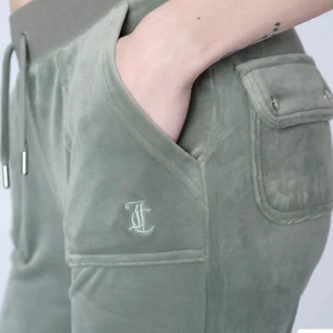 SÖKER!💕 - Hej! Jag SÖKER ett par juicy Byxor  i färg grön eller vit i storlek xxs-xs för 500-600.!💕