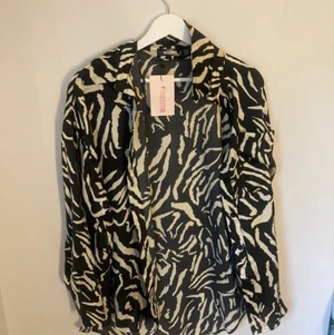 Skjorta - Skjorta från Missguided , size M.    166kr inkluderad spårbar frakt 