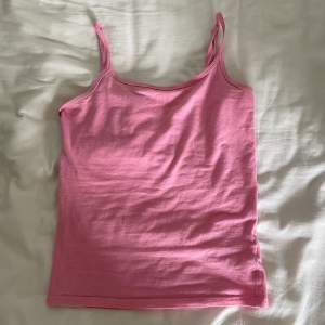 Säljer detta supergulliga rosa linnet som passar XXS-S. Köpt second hand i våras och är i bra skick!