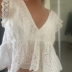 Nakd topp  - Säljer denna sjukt söta o snygga toppen från nakd som endast är använd 1 gång💓💗