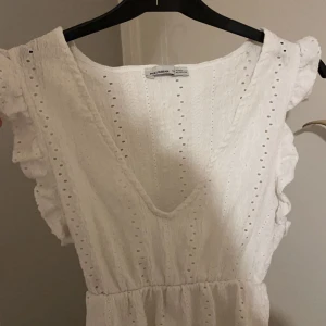 Supersöt sommartopp från pull&bear - Supersöt sommartopp från pull&bear💕🙏🏼 storlek XS men passar även S 