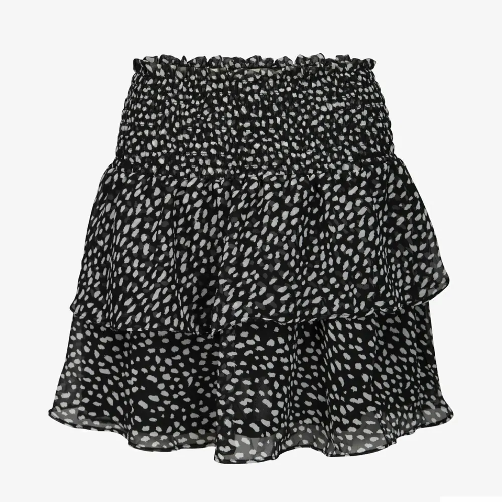 säljer denna fina kjol från chelsea!❤️❤️ Perfekt nu inför sommarn! Använd fåtal gånger❤️ 200 + frakt💓. Kjolar.