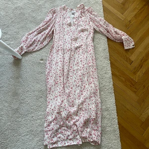 Klänning från Ganni - Klänning från Ganni. Använd 1 gång. 