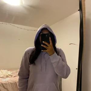 H&M hoodie  - Unisex! Endast använd 2 gånger, i bra skick. Storlek S men fungerar för M och L. 