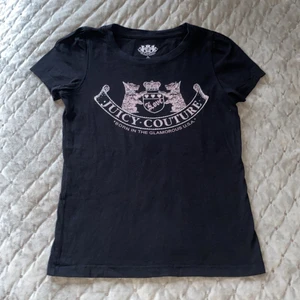 Juicy couture t-shirt  - Säljer för 350kr är i storlek 12-14år/XL men XL barn då men skulle säga att den passar folk som har XS vuxen oxå