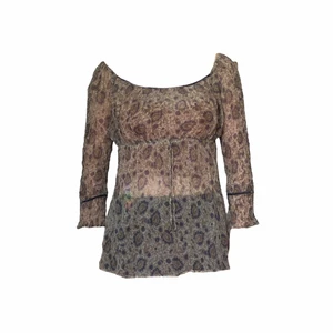 Blus - fin blus som jag har köpt secondhand! Färgen visas bäst i andra bilden! Köpt secondhand men är från zara 