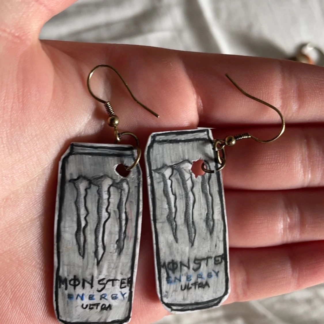 Monster energy örhängen<3 - 90