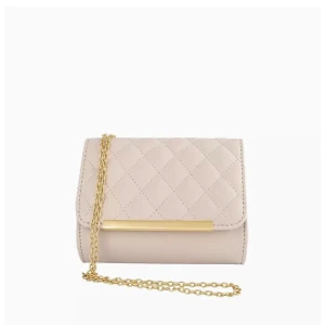 Montini väska - Säljer nu denna montini väska när jag inte använder den längre orginal pris är: 130 den är super najs inget är förstörd ser helt ny ut!