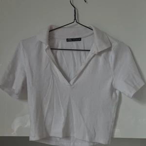 Topp - Vit topp, passar till det mesta knappt använd 