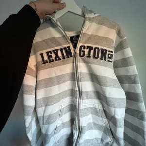 Lexington hoodie  - Lexington zip hoodie (herr) i storlek S. Passar dam också!