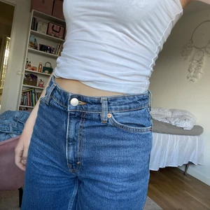 Jeans  - Jätte fina och bekväma jeans från monki. Inte använd många gånger alls. 
