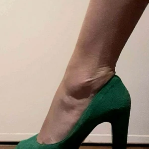 Billi Bi pumps - Gröna pumps 12 cm 2 cm framtill 300  Hämtas i Sundbyberg eller skickas lätt med postnord 66 kr 