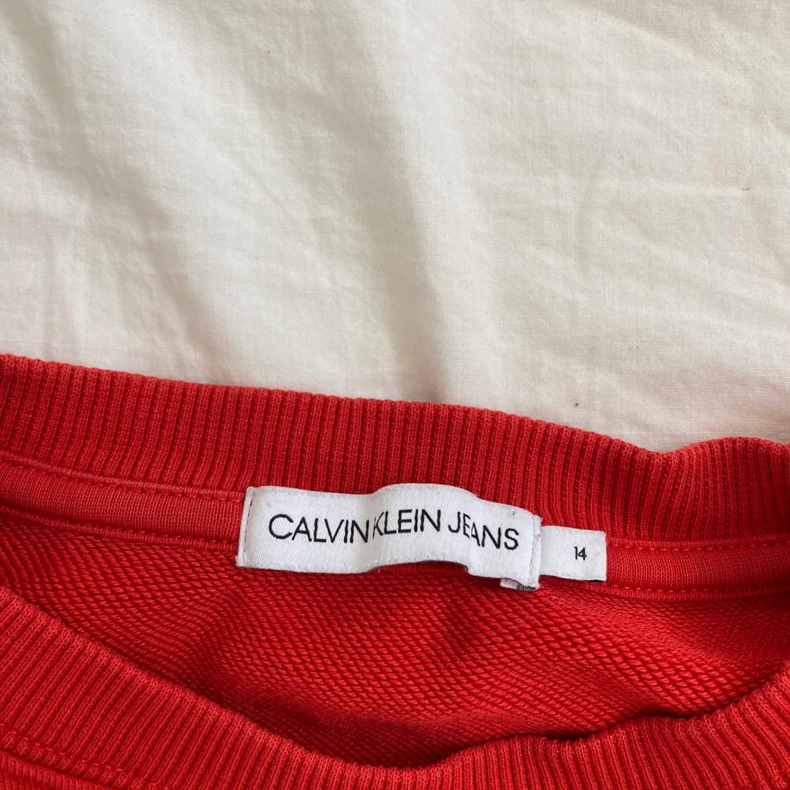 Röd Calvin Klein tröja - 90