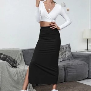 Kjol - säljer denna snygga kjol pga den inte kommer till användning, köpare står för frakten🤍🤍