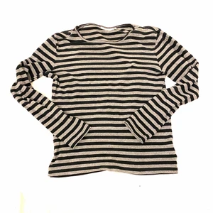 Topp - Svart grå randig långärmad topp / tröja från kappahl, storleken står inte men tippar på 36/38