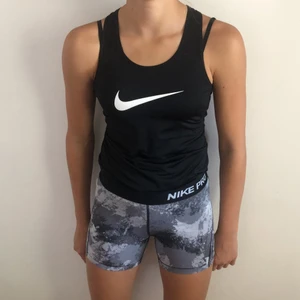 Nike - Shorts, 70kr. Linne 80kr