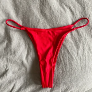 Bikiniunderdel - Bikiniunderdel köpt från shein förra sommaren💗 Använd fåtal gånger men fortfarande som i ny-skick utan defekter💗 Självklart tvättad! Storlek S men passar XS-M 💗