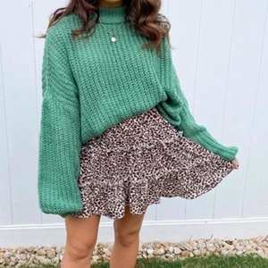 Kjol - 🖤Säljer nu denna super fina leopard kjol🖤den är använd endast en gång och säljer då den tyvärr sällan kommer till användning🖤 går att ”justera” i midjan då den är stretchiga så passar det flesta storlekarna XS-M🖤 söt nu till sommaren🖤 inte genomskinlig🖤 kjolen går att ha lågmidjan och högmidjad då den är inte är så kort🖤