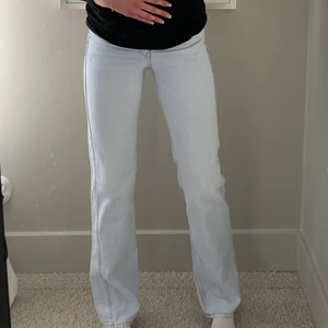 Fina jeans! - Voyage weekday jeans i fin ljusblå färg, stl 24/34💗