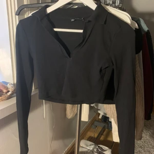 Zara topp - Topp från zara, storlek m men passar s också 💓 Fint skick, knappt använd🦋💘