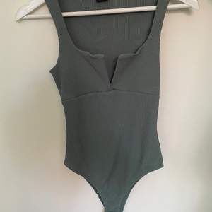 Grön body från Gina Tricot 40kr stl XS