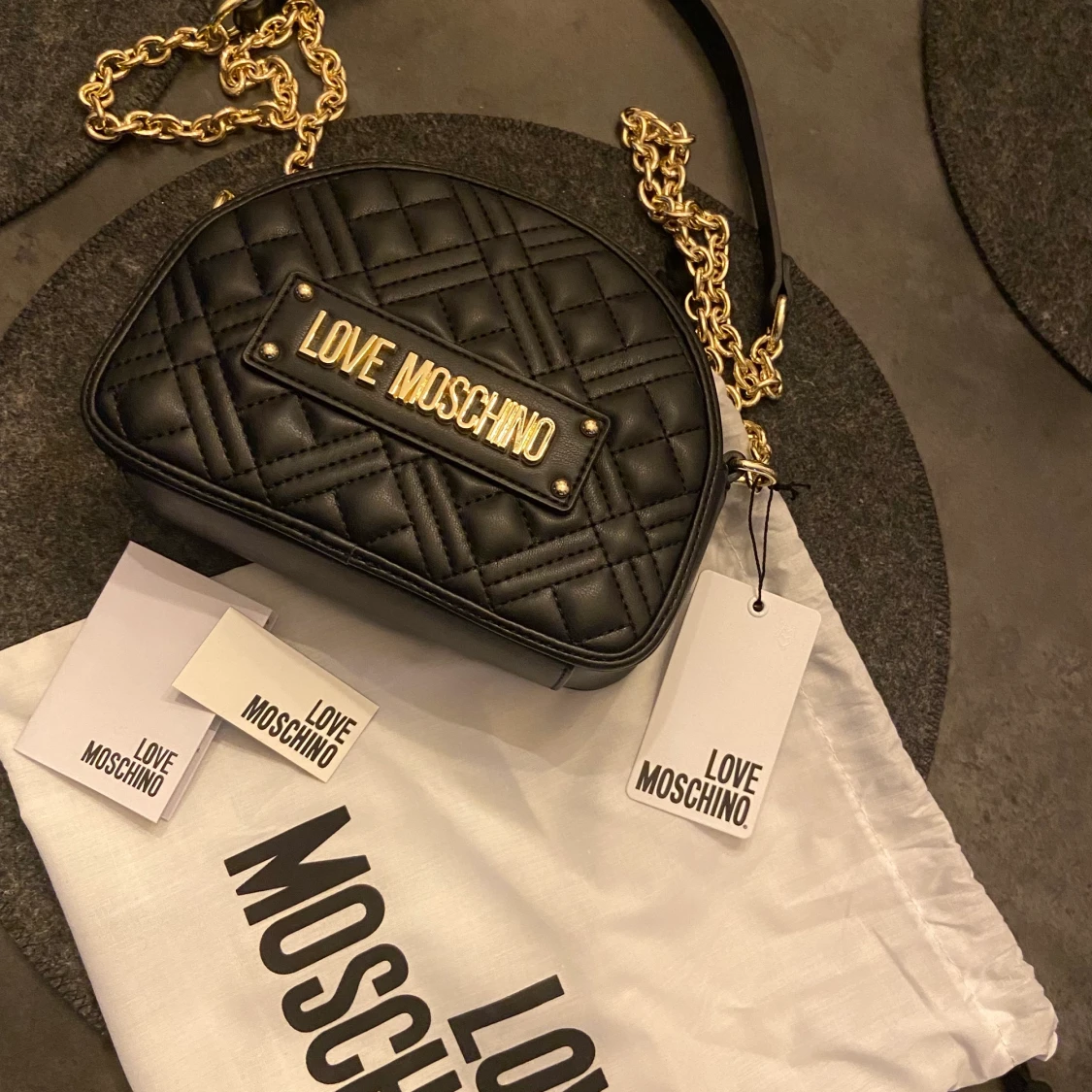 Love Moschino väska använd 1 gång 