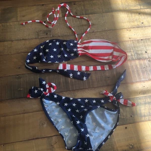 Amerikansk bikini  - Amerikansk bikini i storlek S säljer för 25kr + frakt 