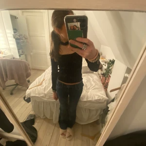 zara tröja - säljer denna zara tröjan. kan användas till lite mer speciella tillfällen eller bara till vardags!💕