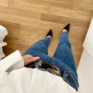 Klackar - Nästan helt nya klackar, använda en gång men blev tyvärr för stora. Strl 36. Lite stora i strl