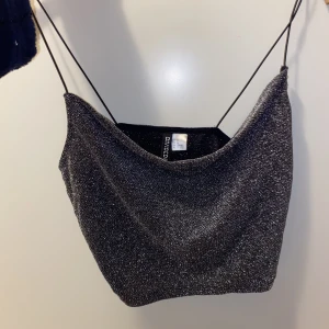 Glittertopp - Köparen står för frakt💕