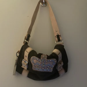 Väska - Säljer min Friis Company väska. Tror ej den går och få tag på i butik längre.💗