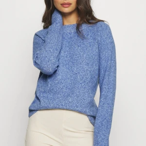 Tröja vero moda - Jättefin tröja från vero moda, perfekt nu i vår. Köpte för 300 säljer för 100.💗 skriv för fler bilder. Kan mötas upp i stockholm eller posta. Priset går att ändra💗