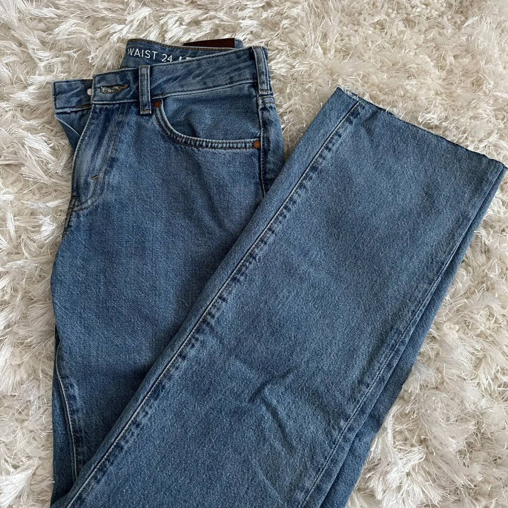 Lågmidjade raka jeans storlek 24 200kr😊. Jeans & Byxor.