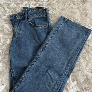 Lågmidjade jeans - Lågmidjade raka jeans storlek 24 200kr😊