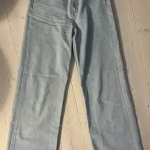 Levi’s high loose jeans size 25, not used, paid 1.390 SEK