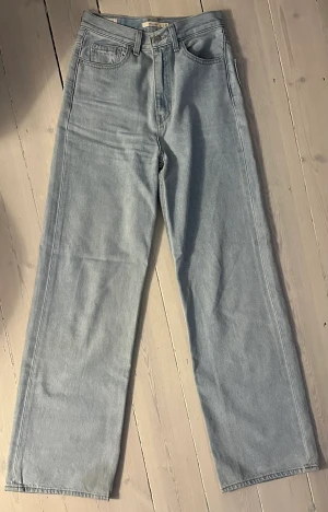 LEVI’S High Loose Jeans size 25 - Levi’s high loose jeans size 25, not used, paid 1.390 SEK