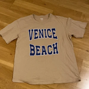 T-shirt  - En oanvänd t-shirt från lager 157 