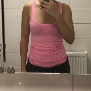 Victorias secret - Säljer denna topp från victorias secret då den är för lång för mig. Frakt tillkommer annars möter upp i Stockholm. 