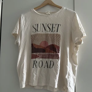 T-shirts  - Säljer då den inte kommer till användning längre. Kontakta mig om de är något du undrar över eller om du vill ha fler bilder:)