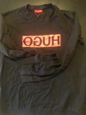 Hugo Boss sweatshirt  - Hej jag säljer den är Hugo Boss tröja skriv för mer information tack