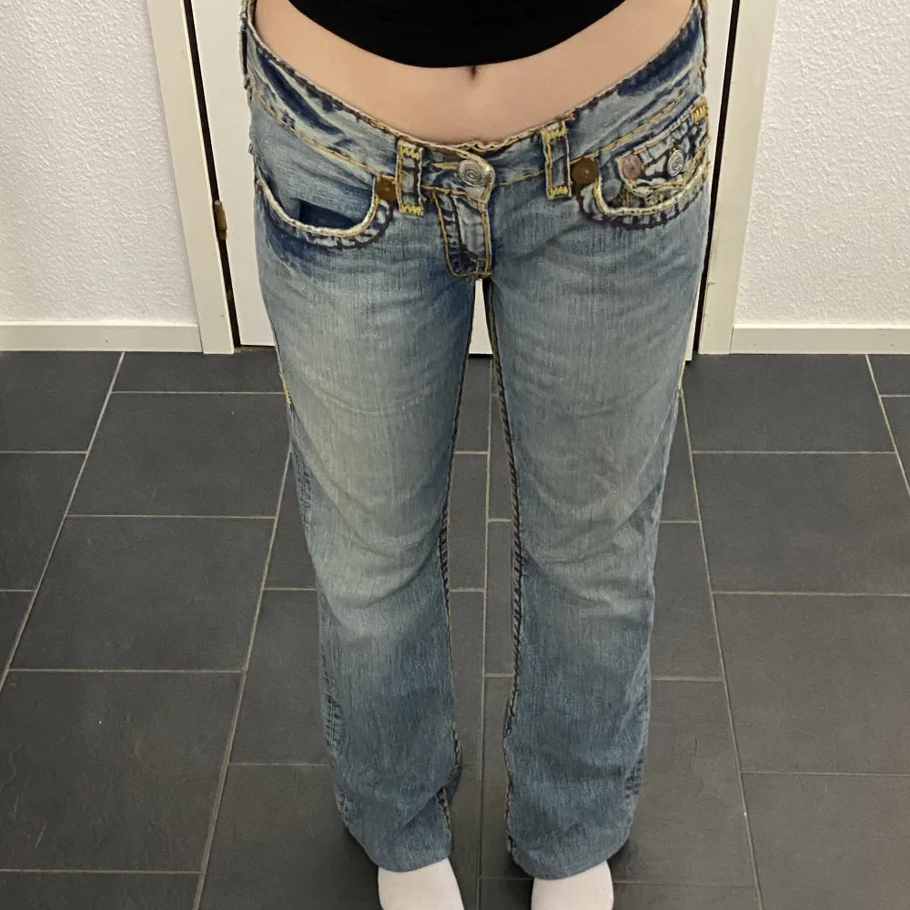 True religion jeans i storlek 32 i midjan och 33 i längden. Säljes då dem inte används längre. Är i mycket bra skick.  Priset kan diskuteras. . Jeans & Byxor.