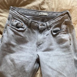 Lågmidjade jeans - Bra skick, Strl 34. Bara seriösa köpare🙌🏻 köpt för cirka 500kr💕