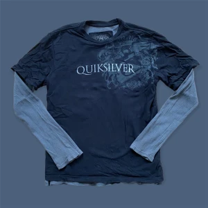 Vintage Quicksilver Sweatshirt - En ursnygg vintage tröja av märket Quicksilver, i fint skick. För fler bilder eller mått kontakta mig!! 🦔