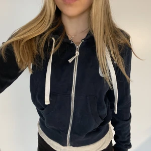 Race marine hoodie - Fin mörkblå zip hoodie💙 
