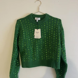 Grön stickad tröja från & Other Stories  - Aldrig använd, lapp kvar. 