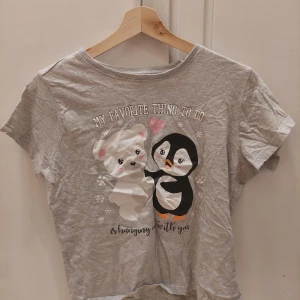 BikBok, S - En sov t-shirts i st S från BikBok. Den är i bra skick, den har knappt blivit använd. 25kr+frakt