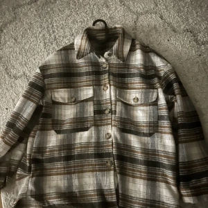 Vero Moda jacka  - Vero Moda jacka i storlek L. 