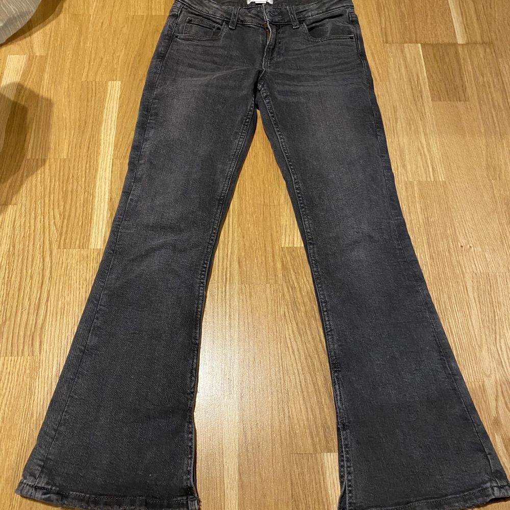 Grå Bootcut jeans (barnstorlek) | Plick Second Hand